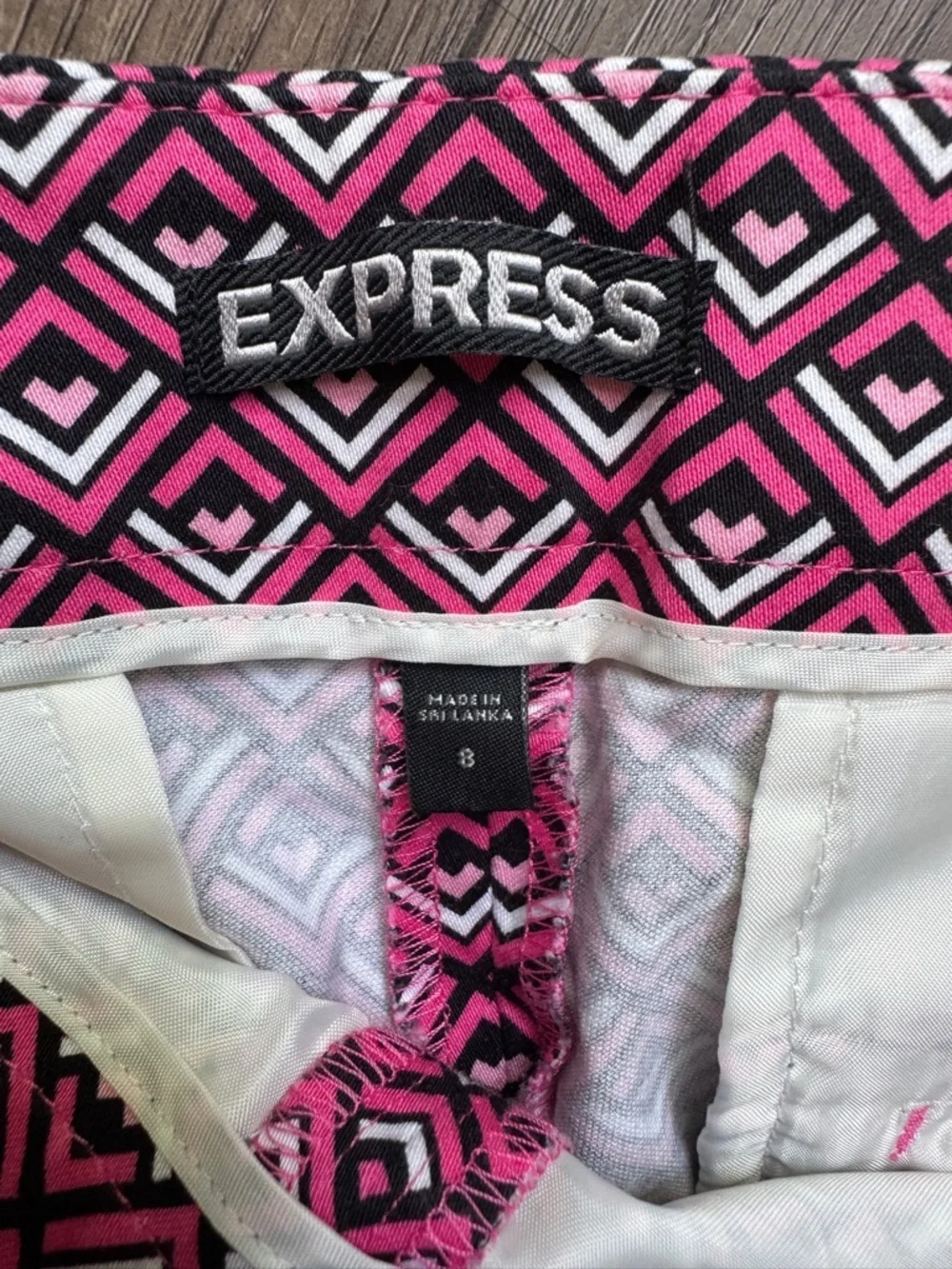 Express Pink Geometric Side Zip Casual Shorts - Size 8 - Picture 7 of 10